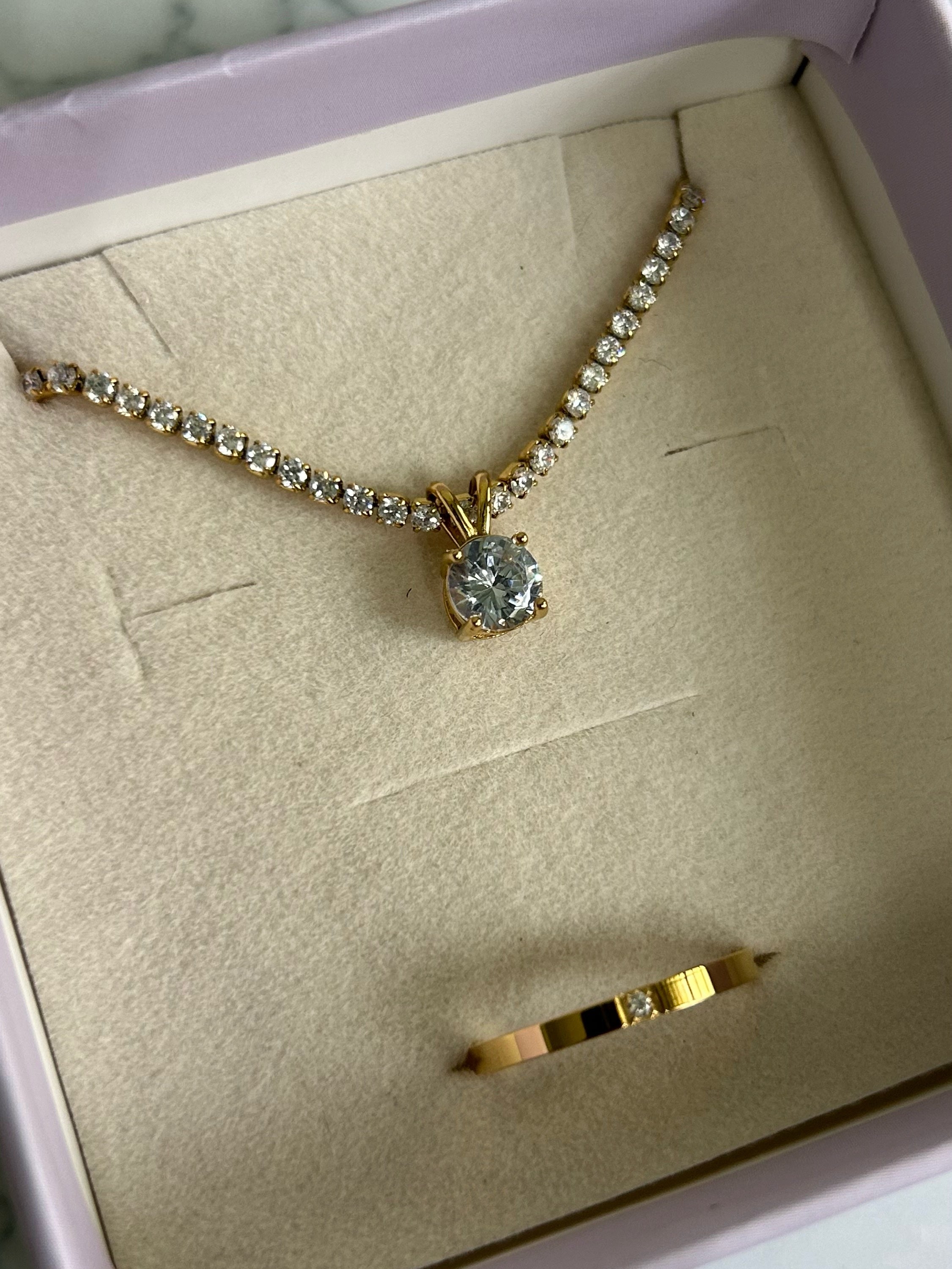 Exploring Different Types of Gold Jewellery