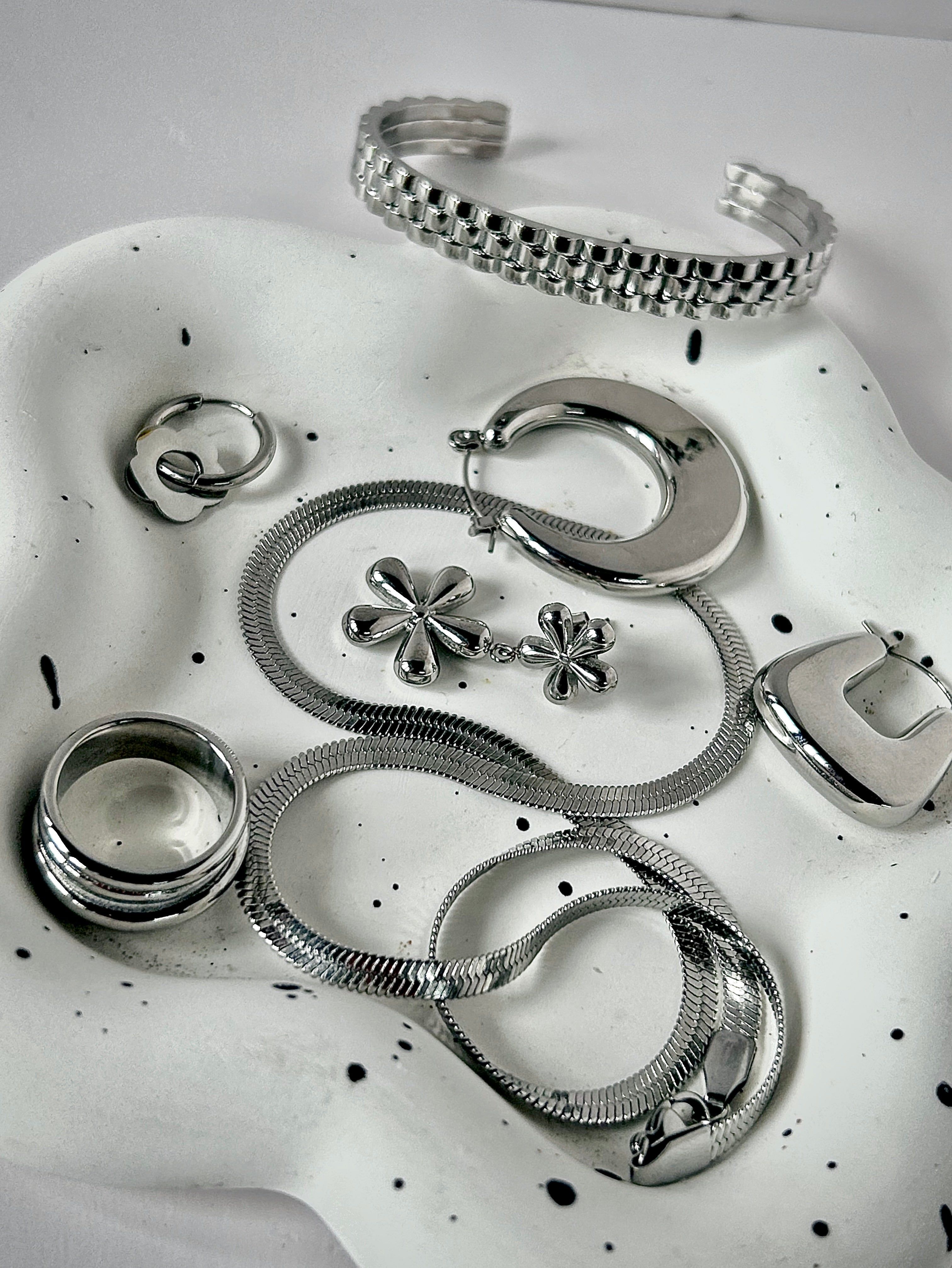 Stainless Steel Vs Silver Jewelry: A Breakdown for Everyday Wear